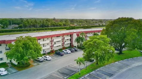 9820 S Hollybrook Lake Drive Pembroke Pines FL 33025