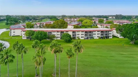 9820 S Hollybrook Lake Drive Pembroke Pines FL 33025
