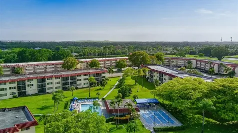 9820 S Hollybrook Lake Drive Pembroke Pines FL 33025