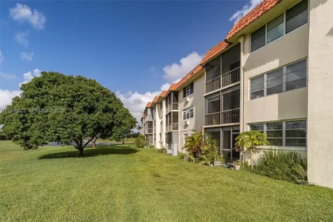 9820 S Hollybrook Lake Drive Pembroke Pines FL 33025