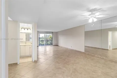 9820 S Hollybrook Lake Drive Pembroke Pines FL 33025