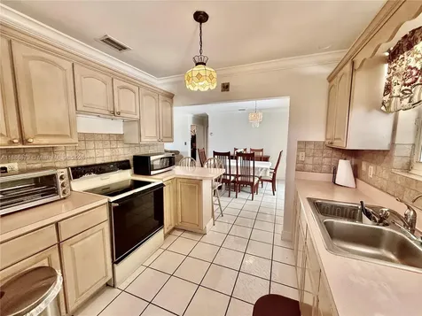 3310 SW 94th Place Miami FL 33165
