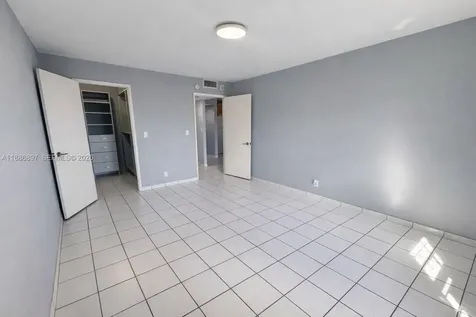 8005 Lake Drive Doral FL 33166