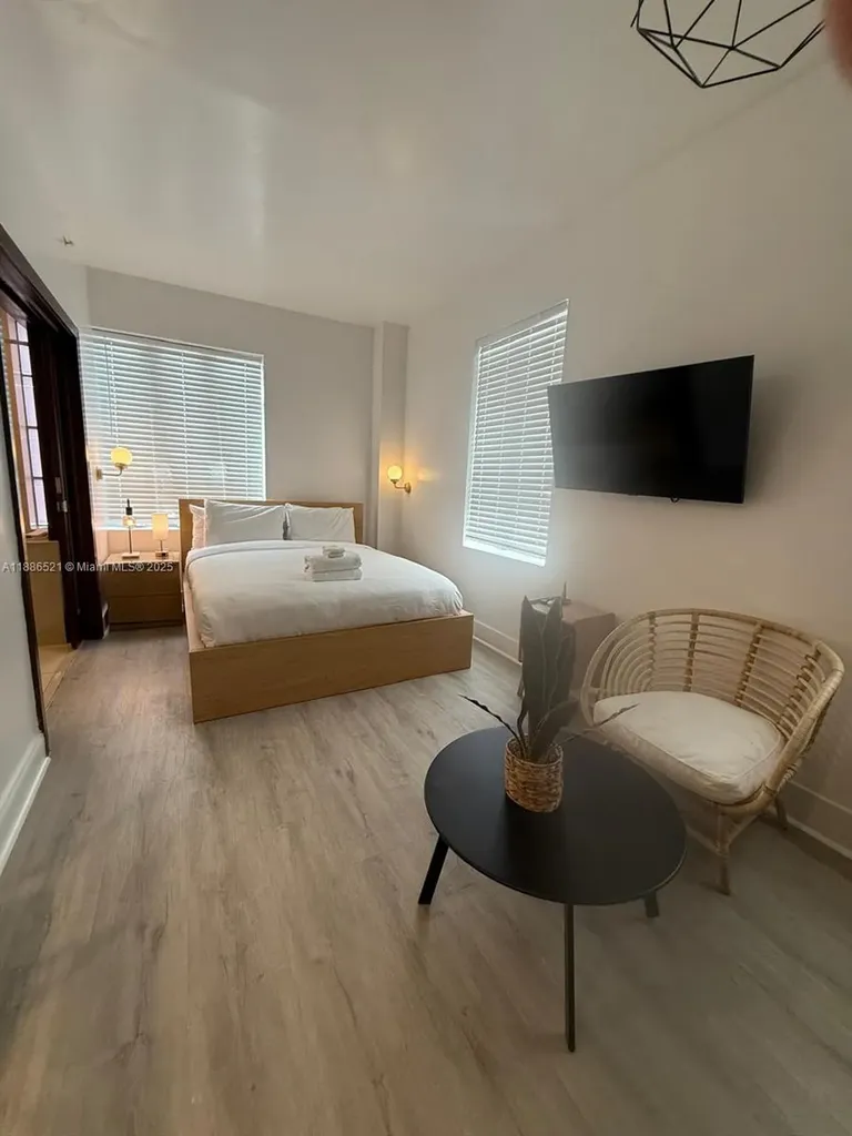 1036 Ocean Drive Miami Beach FL 33139
