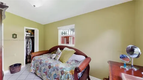 9035 SW 27th Street Miami FL 33165