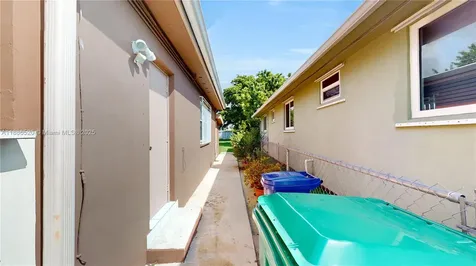 9035 SW 27th Street Miami FL 33165