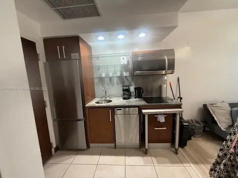 1036 Ocean Drive Miami Beach FL 33139