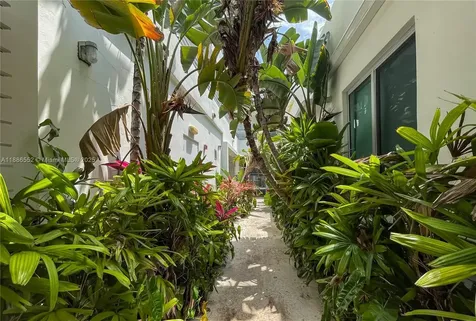 421 Meridian Avenue Miami Beach FL 33139