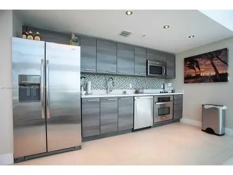 421 Meridian Avenue Miami Beach FL 33139