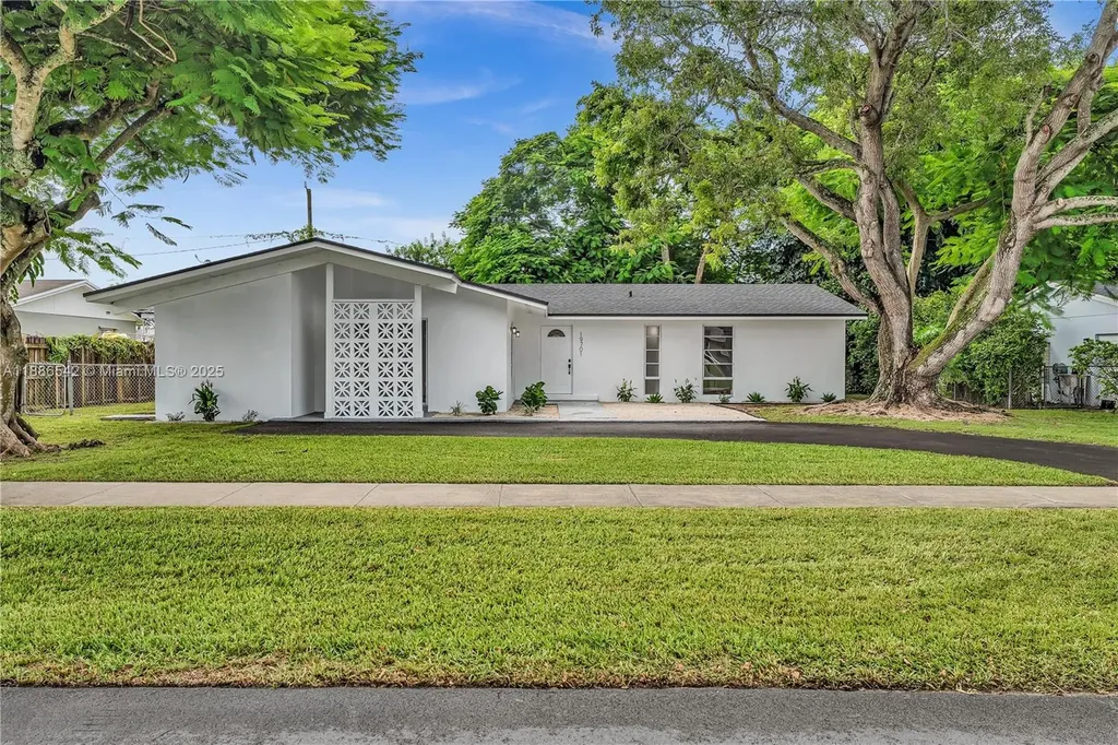 19701 Belmont Drive Cutler Bay FL 33157