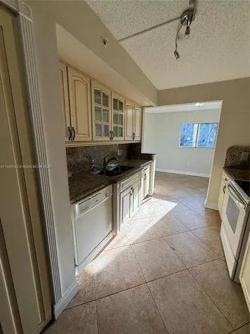 900 SW 142nd Avenue Pembroke Pines FL 33027