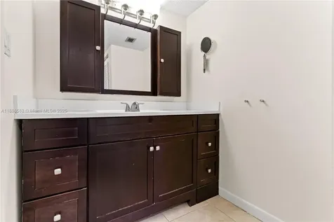 2625 Collins Avenue Miami Beach FL 33140