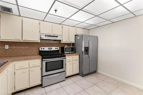 2625 Collins Avenue Miami Beach FL 33140