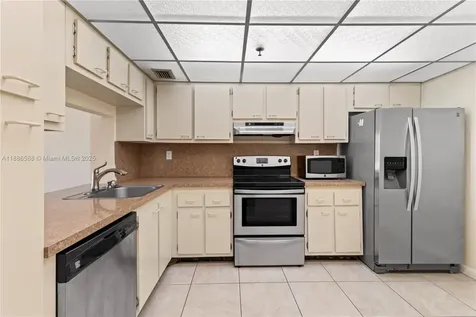 2625 Collins Avenue Miami Beach FL 33140