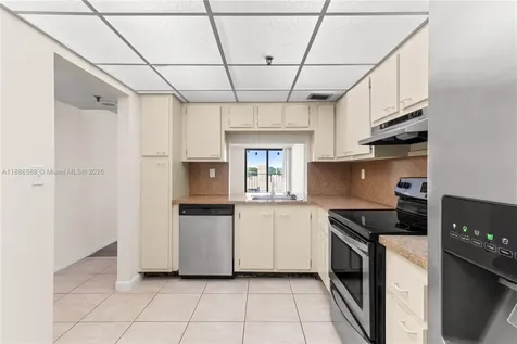2625 Collins Avenue Miami Beach FL 33140
