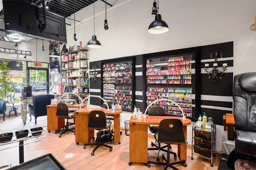 9660 Pines Bvld Pembroke Pines FL 33024