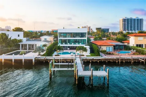 1580 S Treasure Drive North Bay Village FL 33141