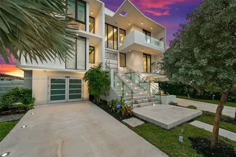 1580 S Treasure Drive North Bay Village FL 33141