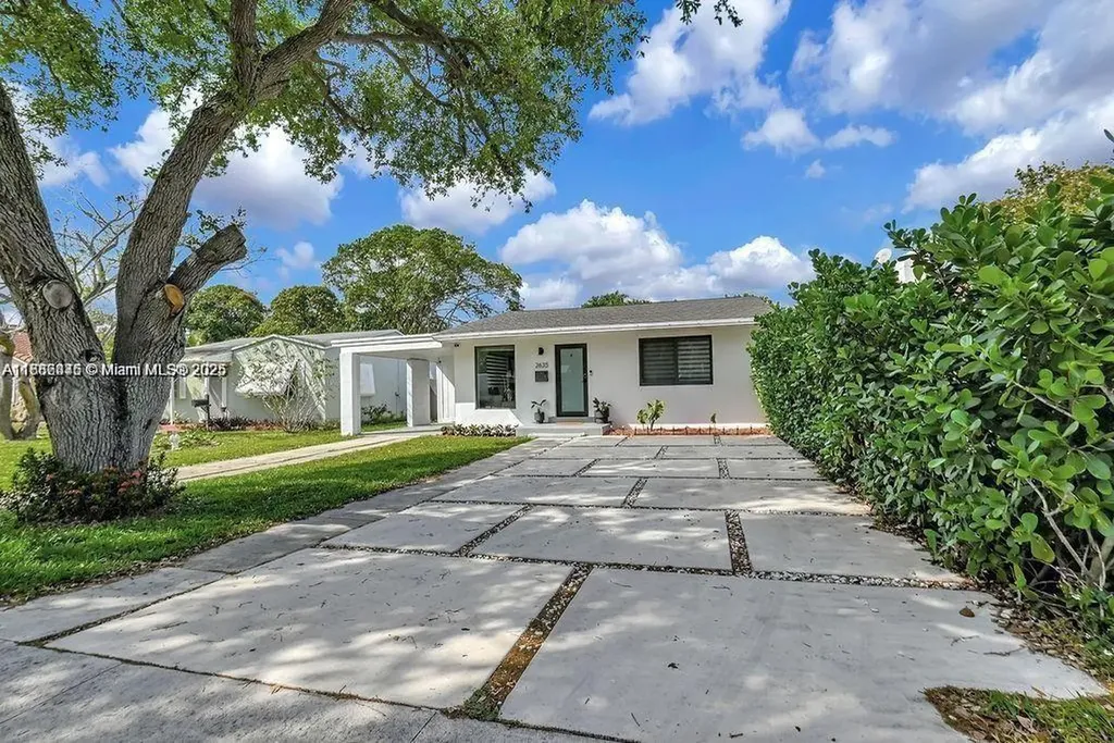 2635 Fillmore Street Hollywood FL 33020