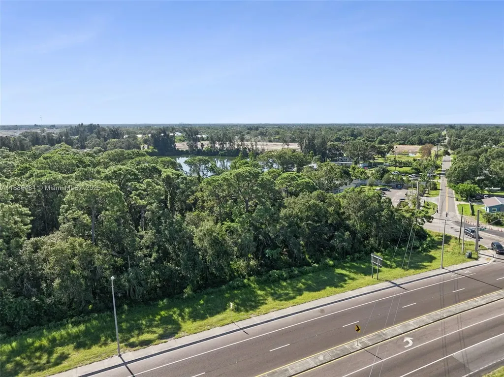 Us Highway 41 Other City - In The State Of Florida FL 33570