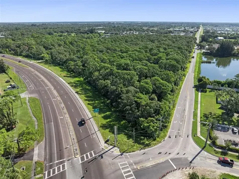 Us Highway 41 Other City - In The State Of Florida FL 33570
