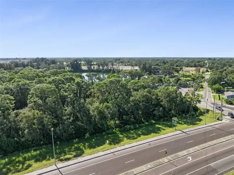Us Highway 41 Other City - In The State Of Florida FL 33570