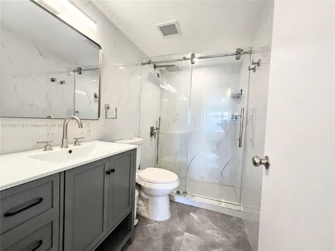 5601 Collins Avenue Miami Beach FL 33140