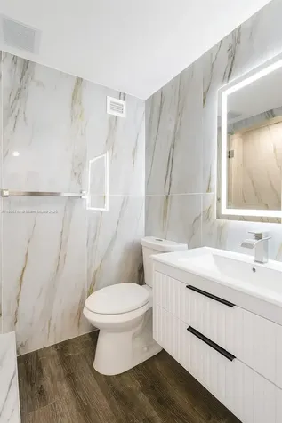5601 Collins Avenue Miami Beach FL 33140