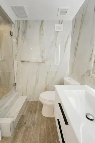 5601 Collins Avenue Miami Beach FL 33140