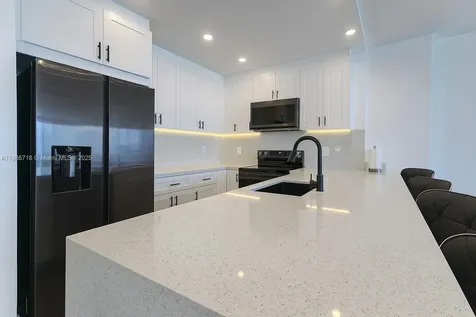 5601 Collins Avenue Miami Beach FL 33140