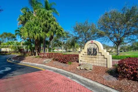 663 Vista Isles Drive Sunrise FL 33325