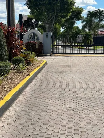 16451 SW 98th Terrace Miami FL 33196