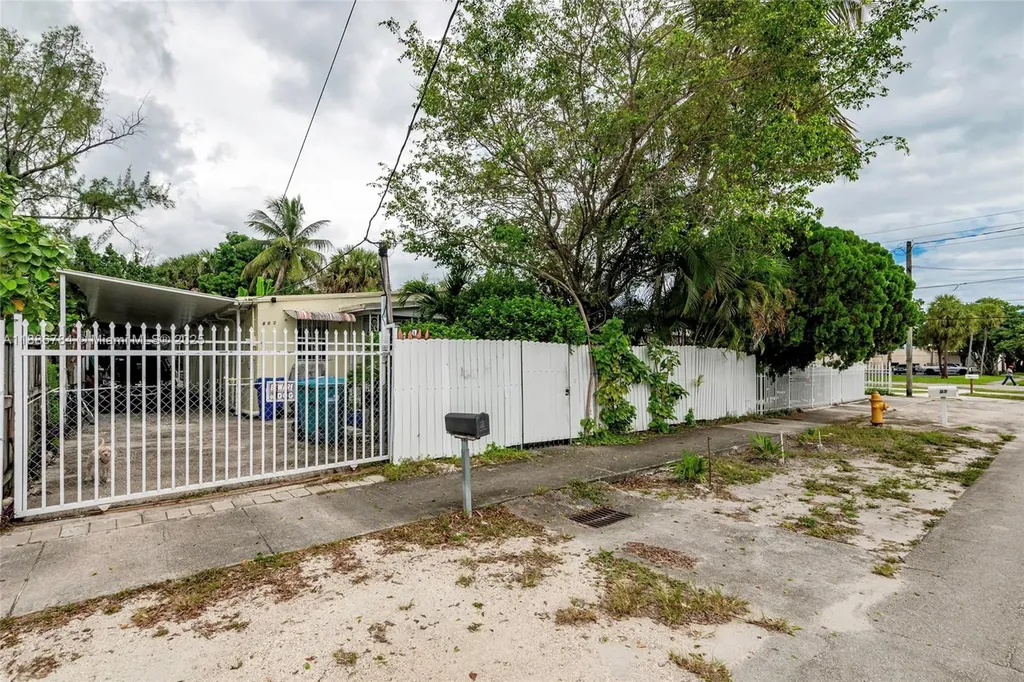 807 NW 109th Street Miami FL 33168