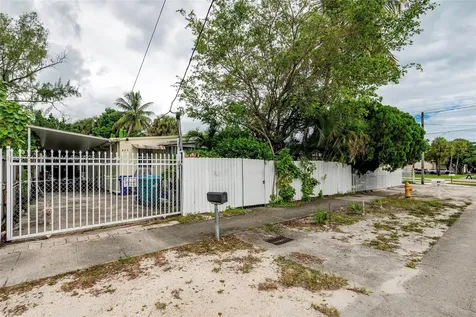 807 NW 109th Street Miami FL 33168