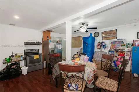 807 NW 109th Street Miami FL 33168