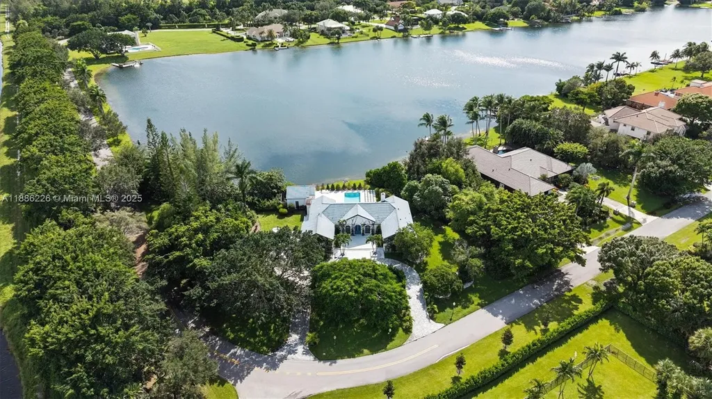 8728 E Wendy Lane E West Palm Beach FL 33411