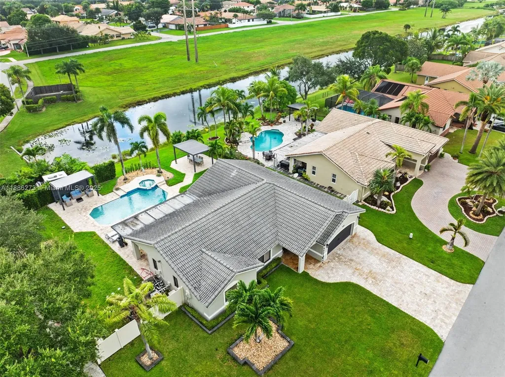 6411 Olde Moat Way Davie FL 33331