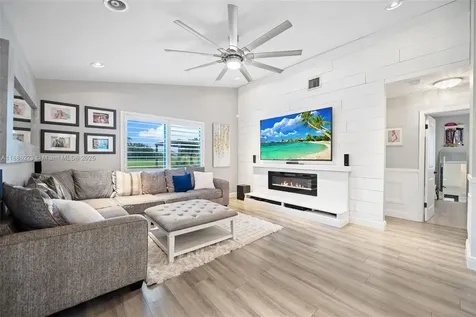 6411 Olde Moat Way Davie FL 33331