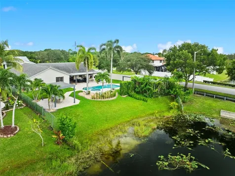 6411 Olde Moat Way Davie FL 33331