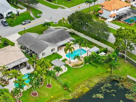 6411 Olde Moat Way Davie FL 33331
