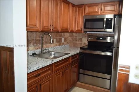 2901 NW 47th Terrace Lauderdale Lakes FL 33313
