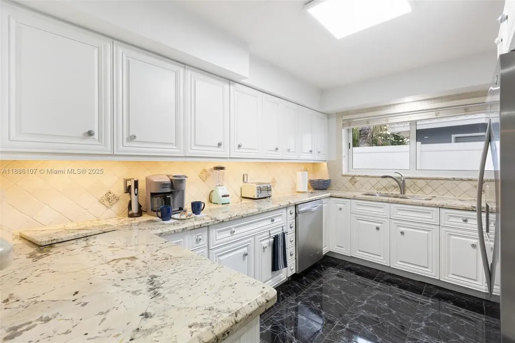 2580 SE 2nd Court Hillsboro Beach FL 33062