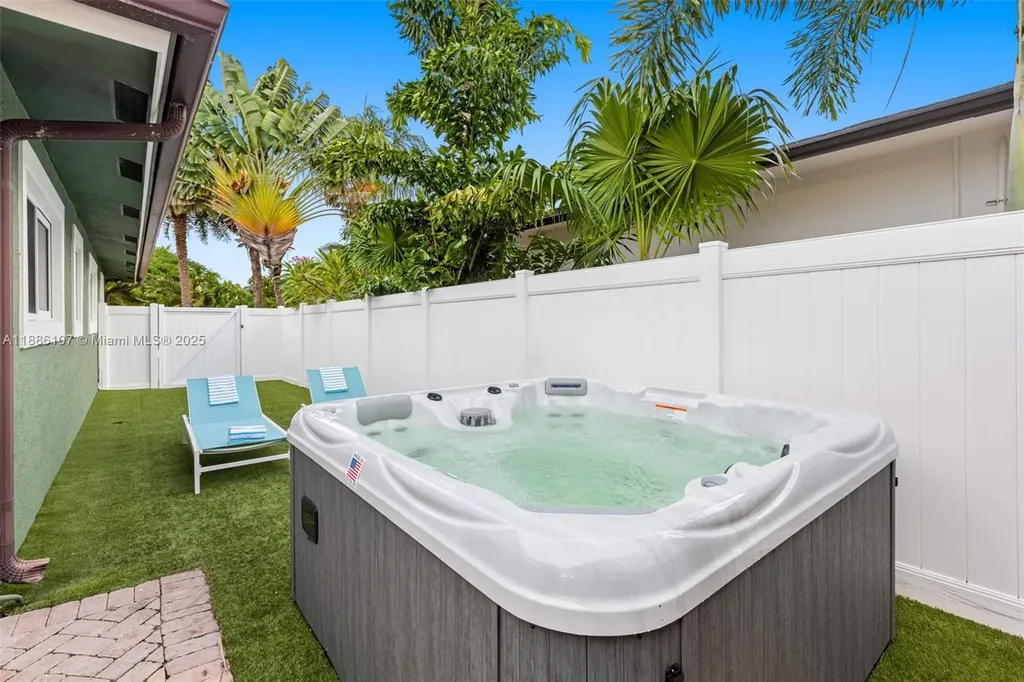 2580 SE 2nd Court Hillsboro Beach FL 33062