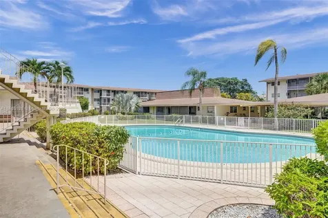 17090 NE 14th Avenue North Miami Beach FL 33162