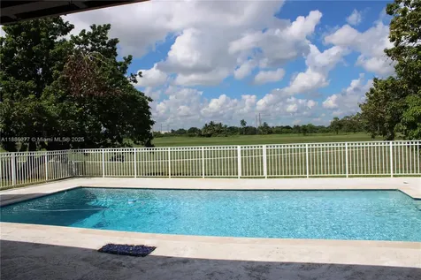 16100 W Prestwick Place Miami Lakes FL 33014