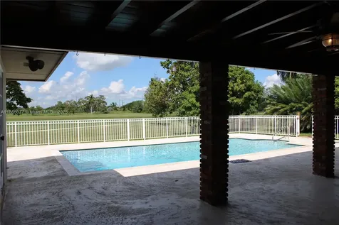16100 W Prestwick Place Miami Lakes FL 33014