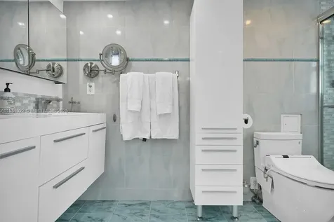6039 Collins Avenue Miami Beach FL 33140