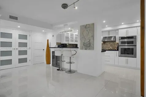 6039 Collins Avenue Miami Beach FL 33140