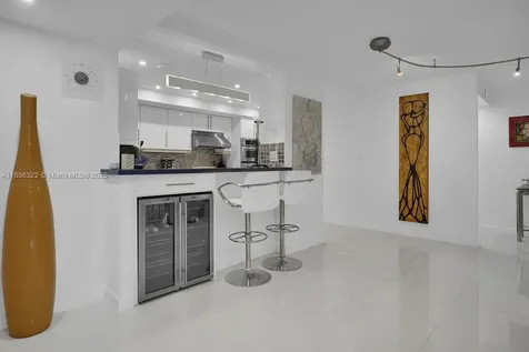 6039 Collins Avenue Miami Beach FL 33140