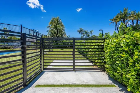 10506 SW 89 Place Miami FL 33176